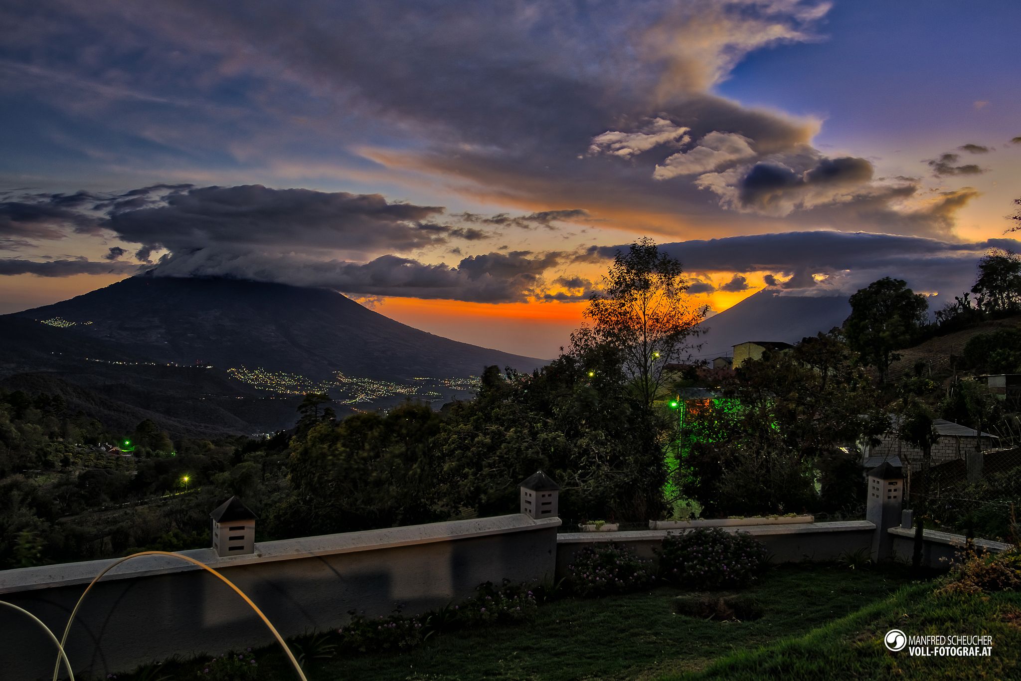 Abendliche Stimmung mit Blick auf den Vulkan Fuego